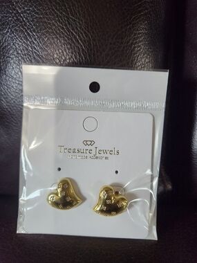 Amelia Heart Stud